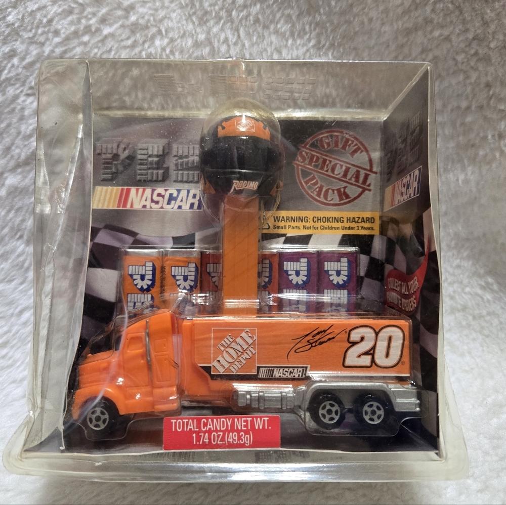 Nascar #20 The Home Depot Pez Collector 2006 Gift Pack Special Set NIP